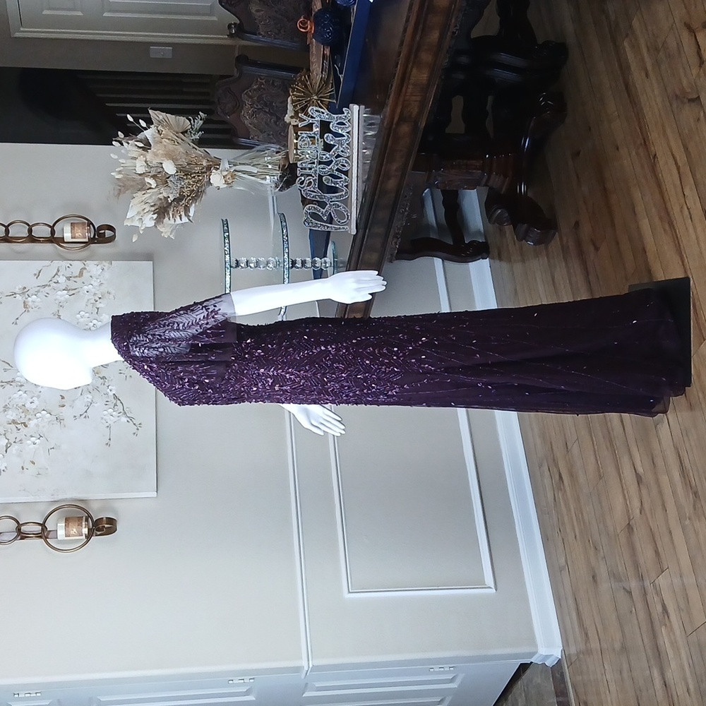 Mac Duggal Purple Embellished Flutter Sleeve Formal Floor-Length Gown. Size 6 - Picture 8 of 17